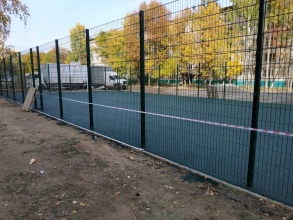 Забор на спортивную площадку 40 метров фото в Серпухове