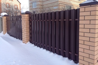 Забор из евроштакетника в шахматном порядке 30 метров фото в Серпухове