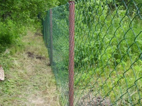 Забор из сетки рабицы в натяг 200 метров фото с установкой