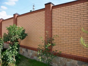 Кирпичный забор сплошной 80 метров фото в Серпухове