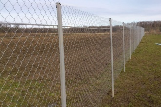 Забор из сетки рабицы в натяг с протяжкой арматуры 20 соток фото недорого под ключ