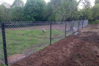 Забор из сетки рабицы в натяг с протяжкой арматуры 70 метров фото цена за метр под ключ