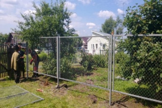 Забор из сетки рабицы в натяг секционный 90 метров фото в Серпухове