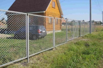 Забор из сетки рабицы в натяг секционный 6 соток фото цена под ключ