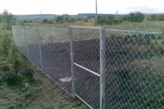 Забор из сетки рабицы в натяг с протяжкой арматуры 12 соток фото под ключ с установкой