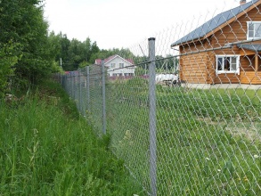 Забор из сетки рабицы в натяг с протяжкой арматуры 10 соток фото с установкой